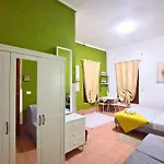 Pavarotti Bed and Breakfast *