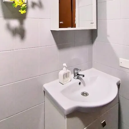 Pavarotti לינה וארוחת בוקר *